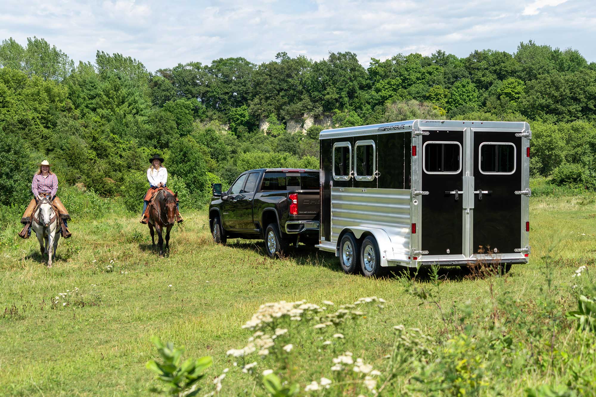 Horse Trailers - Aluminum Horse Trailers - Featherlite Trailers