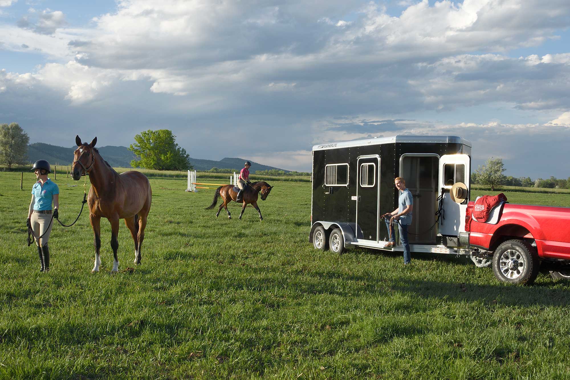 Horse Trailers - Aluminum Horse Trailers - Featherlite Trailers