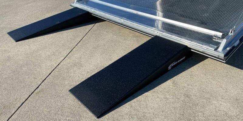 Race ramps on car hauler 4410